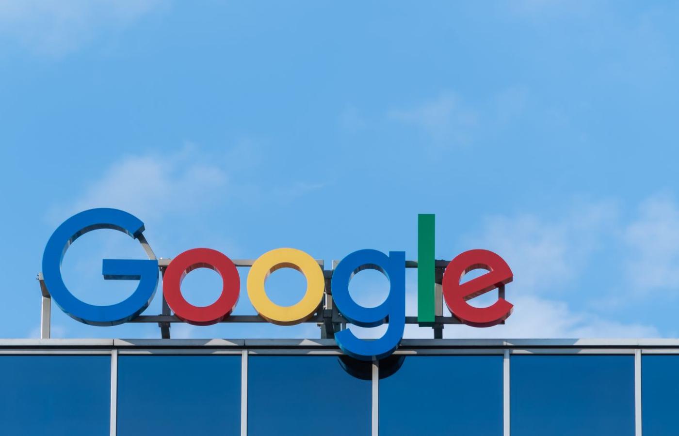 Koncern Alphabet, właściciel Google, został ukarany przez KE rekordową – wynoszącą 4,3 miliarda euro – grzywną.