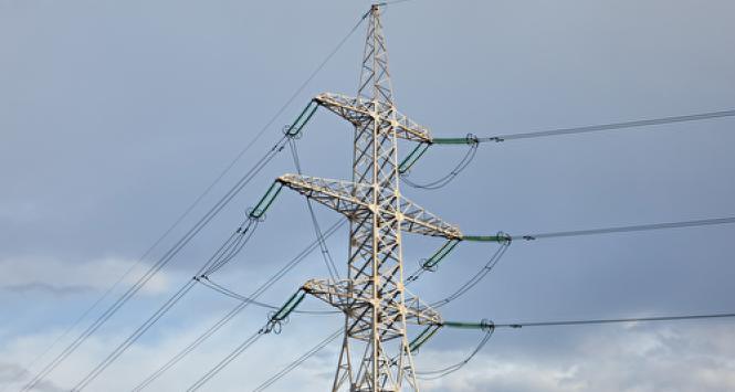 Prezes Urzędu Regulacji Energetyki zatwierdził nowe taryfy na energię elektryczną i gaz na drugie półrocze tego roku dopiero w ostatnich dniach czerwca.