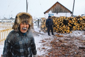 Tomtor znany jest bardziej z niskich temperatur niż drogi, którą w nieludzkich warunkach budowali więźniowie GUŁAGU.