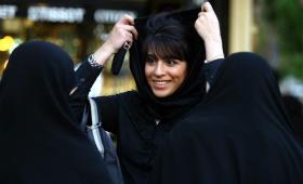 Przymus chusty, segregacja płciowa, ograniczenie dostępu do pracy – wszystko to w dość paradoksalny sposób wyzwoliło miliony Iranek.