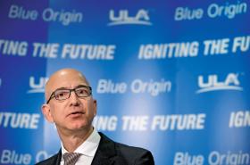 Jeff Bezos, właściciel Amazona i firmy Blue Orgin, która rozwija kosmiczny projekt  New Shepard.