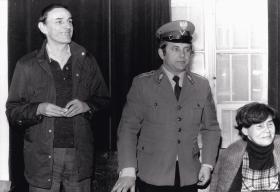 Warszawa, 1983 r., proces radiowców. Wśród ośmiu sądzonych osób byli m. in. Zbigniew i Zofia Romaszewscy.