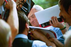 W 2001 roku właśnie z Rozbrat Leszek Miller rozpocząl triumfalny marsz po władzę.