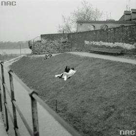 Każdy pretekst, choćby zbliżająca się sesja jest dobrą okazją do zawarcia bliższych przyjaźni.