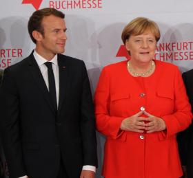 Merkel potrzebuje Macrona, aby zagwarantować przyszłość Unii (zwłaszcza strefy euro), co mogłoby stać się jej dziedzictwem politycznym. Ale nie ma wiele entuzjazmu dla pomysłów Francuza.
