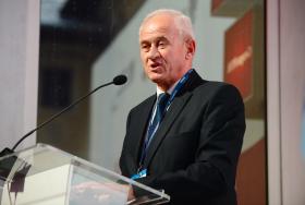 Minister Tchórzewski zapowiedział, że w 2025 r. po polskich drogach będzie jeździło milion samochodów elektrycznych.