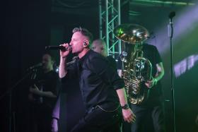 „Koncerty to tylko dodatkowa działalność. Jestem odpowiedzialny za media i dbam o to, żeby wszyscy o nas wiedzieli”.