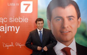 Na potrzeby kampanii wyszczuplał i odmłodniał ówczesny szef SLD Wojciech Olejniczak...