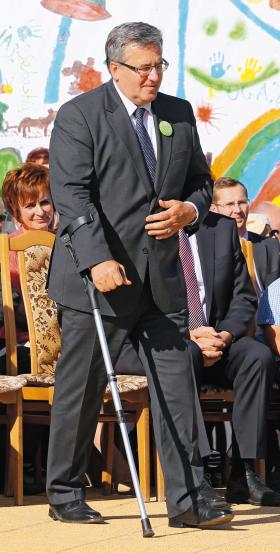 Kontuzjowany prezydent Komorowski.