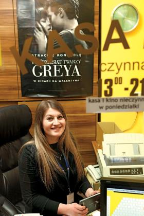 Bileterka Joanna z Ciechanowa (po Wyższej Szkole Menadżerskiej): ciekawość tego wyuzdanego seksu zagnała do kina 40-, 50-latków.