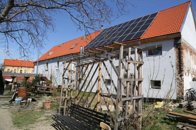 Schronisko Arte oraz zainstalowane na nim panele słoneczne zostały sfinansowane dzięki kredytowi ze środków Europejskiego Funduszu Społecznego udzielonemu przez polski bank BGK.