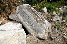 Plantowanie cmentarzy miało miejsce również w innych miejscowościach, np. w Czarnym Lesie k. Częstochowy czy w Sobocie k. Lwówka Śląskiego w 2013 r. (na fot.).