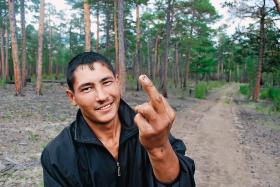 Korea, dźgnięty przez Paciakana, ledwo uszedł z życiem.