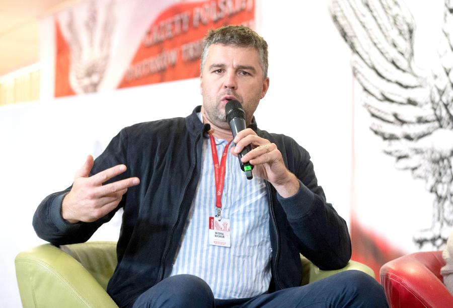 Michał Rachoń, pracownik TVP i współautor filmu „Reset”, na VIII Nadzwyczajnym Zjeździe Klubów „Gazety Polskiej”. 1 października 2022 r.