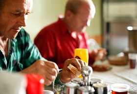 Śniadanie w schronisku św. Łazarza.