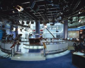 „Drobne dochody z coraz liczniejszych nisz dziś równoważą dochody z głównej stacji kurczącej się jak wszystkie wielkie telewizje. Taki jest trend globalny”.