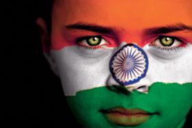 Ghandi zabiegał, by symbol kołowrotka znalazł się na fladze Republiki Indii. W 1947 r. zastąpiono go bardzo podobnym czakramem cesarza Aśoki.