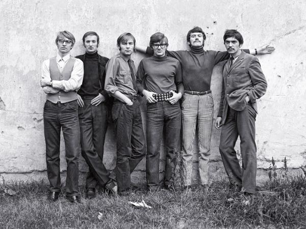 Skaldowie w 1967 r. Od lewej: Andrzej Zieliński, Jerzy Tarsiński, Marek Jamrozy, Jacek Zieliński, Tadeusz Gogosz, Jan Budziaszek