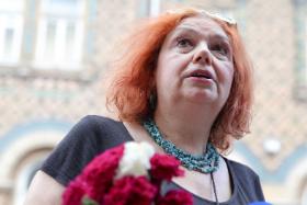 Maria Arbatowa, przeciwniczka zaostrzenia prawa uważa, że w Dumie Państwowej „zasiadają wyjątkowo konserwatywne elementy, a proliferzy wytaczają najcięższe działa”.