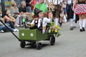 Najmłodsze pokolenie uczestniczy w wielkim święcie od najwcześniejszych lat.