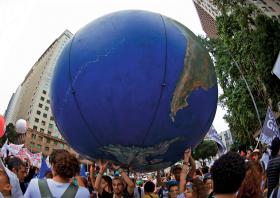 Marsz organizacji ekologicznych. Jedna z wielu manifestacji towarzyszących konferencji ONZ w Rio de Janeiro.