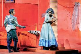 Piotr Beczała w tytułowej roli i Anja Harteros jako Elsa w „Lohengrinie”.