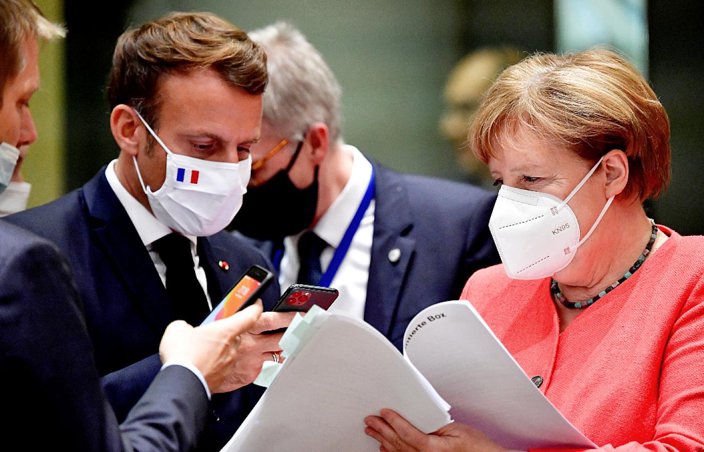 Emmanuel Macron i Angela Merkel w czasie budżetowego szczytu UE w Brukseli. 20 lipca 2020 r.