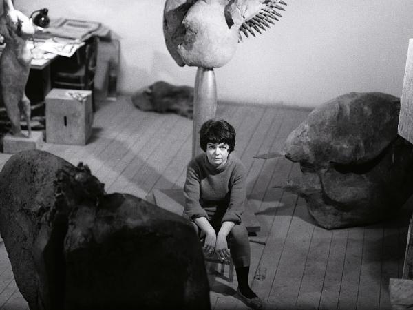 Alina Szapocznikow w swojej pracowni, lata 60. XX w.