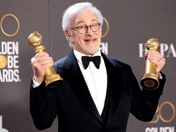 Steven Spielberg ze Złotymi Globami. 10 stycznia 2022 r.