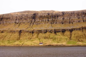 Dom na wyspie Sandoy.