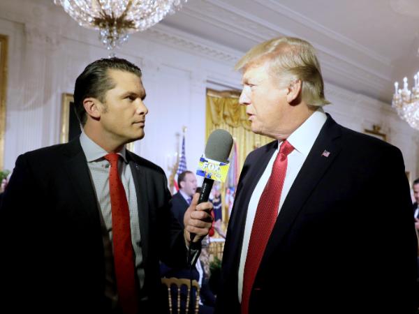 Pete Hegseth i Donald Trump, 2017 r. Teraz prezenter został sekretarzem obrony USA.