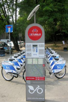 W roku wyborów szczególnie modne było uruchamianie sieci wypożyczalni rowerów, wzorowanych na warszawskim Veturilo.
