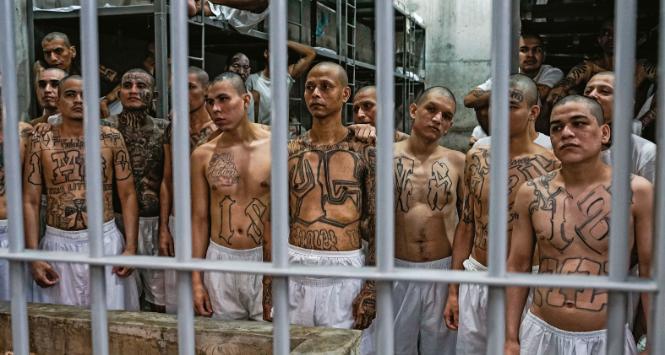 Gangi z Ameryki Środkowej to dla Białego Domu idealny pretekst, by uderzyć w „coś” na południe od USA.