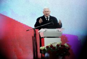 Prezes PiS na sto sposobów pokazuje, jaki ma stosunek do swojej premier i do swojego prezydenta.