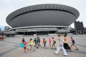 1. Modernizm w architekturze. Hala widowiskowa Spodek w Katowicach. Jedna z ikon dobrego, polskiego modernizmu.