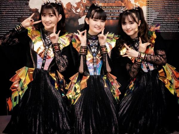 „Wszyscy zachowujemy się trochę jak japońskie uczennice