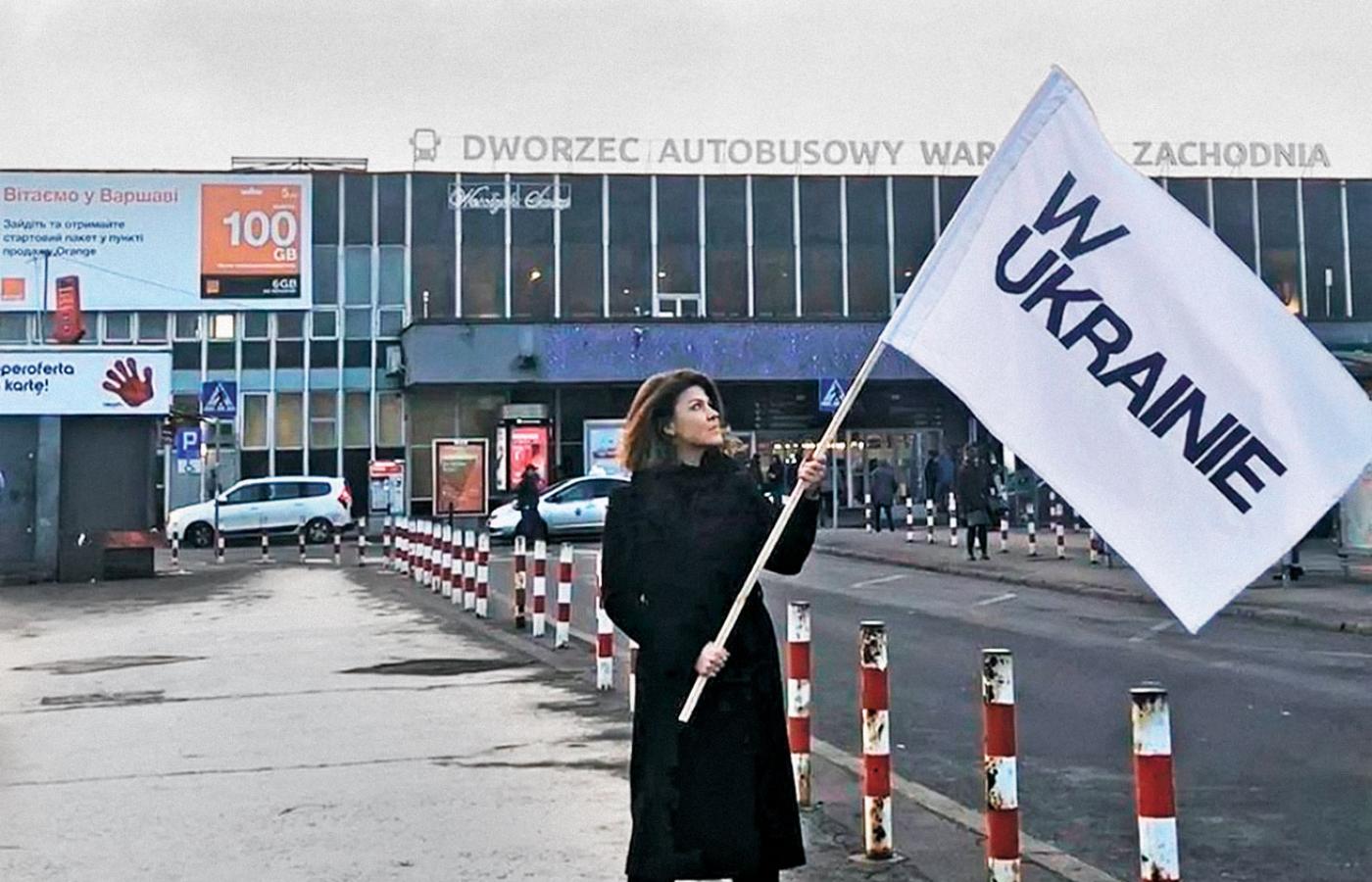 Fotografka Julia Kriwicz protestuje przeciw używaniu „kolonialnego” przyimka „na” w odniesieniu do ukraińskiego państwa.