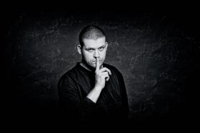 Stefan Wesołowski, nominowany w kategorii Muzyka popularna. Nominację do Paszportu Wesołowski otrzymał za trzeci solowy album „Rite of the End”, w którym poszerza swoją stylistykę, tworząc muzykę mroczną, dekadencką i znów bardzo plastyczną. Czytaj więcej »