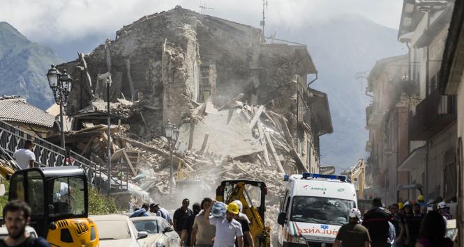 Trzęsienie ziemi w środkowych Włoszech. Rośnie liczba ofiar śmiertelnych 20097389