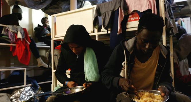 Dwa dni przed wigilią statek Sea Watch 3 holenderskiej organizacji pozarządowej uratował na Morzu Śródziemnym 32 dryfujących migrantów.