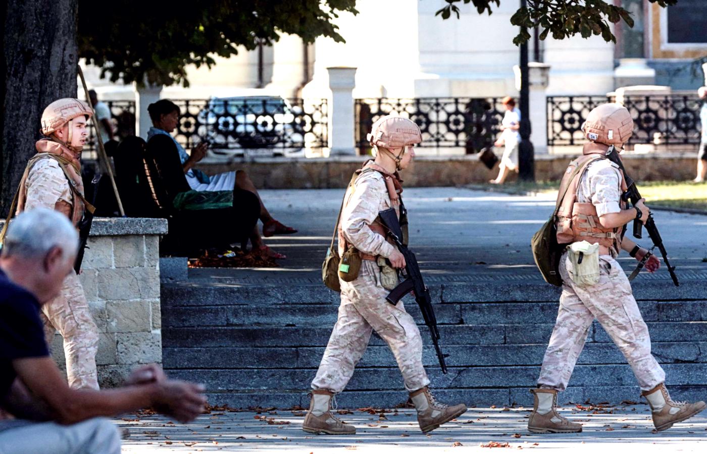 Żołnierze rosyjskiej marynarki w Sewastopolu na okupowanym Krymie, 31 lipca 2022 r. Do 1990 r. było to miasto zamknięte.