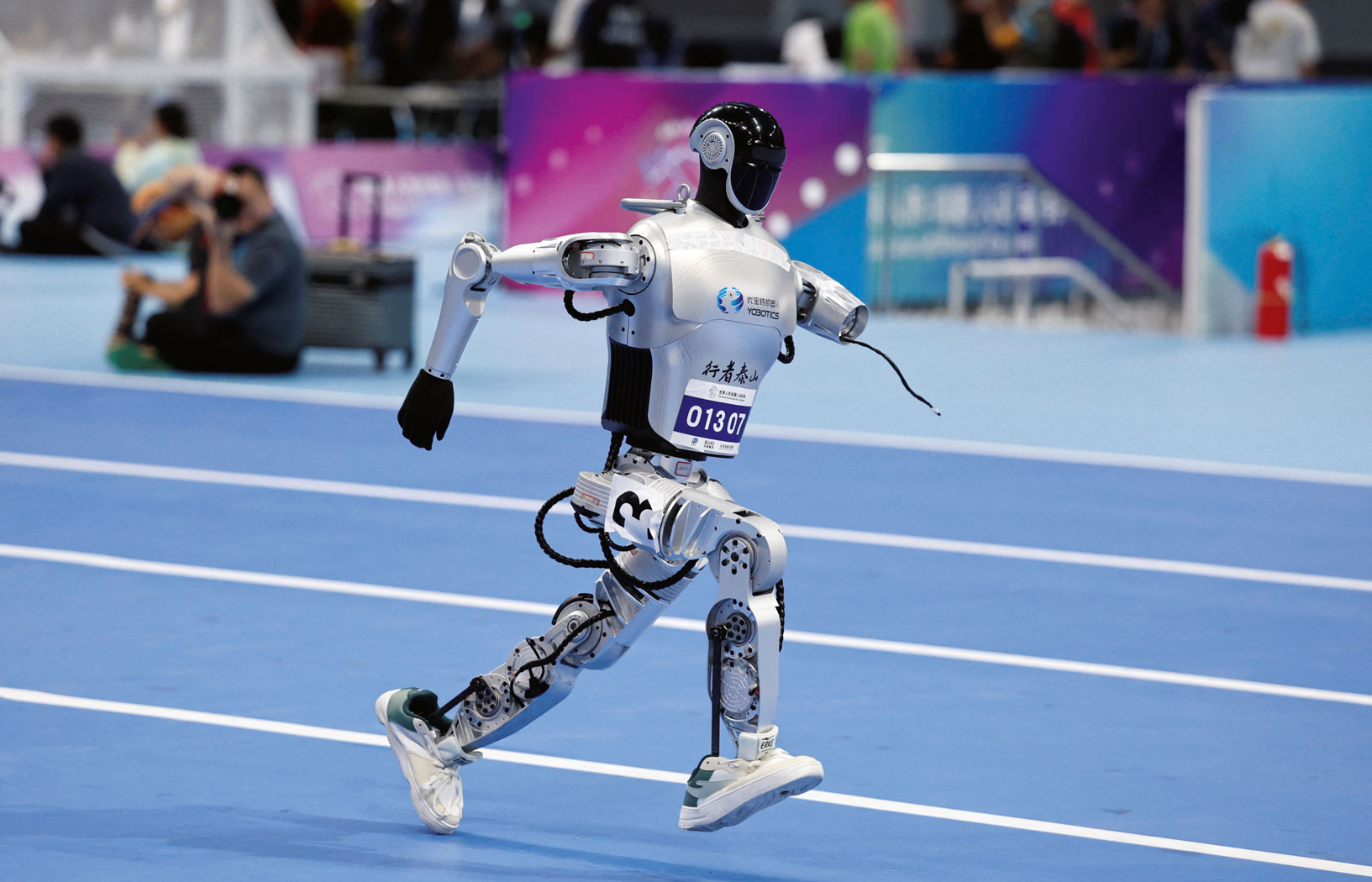 Roboty humanoidalne. Za kilka lat mają ich być miliony, choć ich produkcja jest pełna technicznych pułapek | Czy humanoidy podbiją świat?