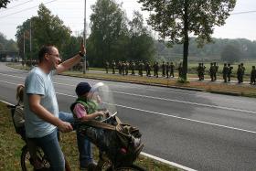 Holendrom też bardziej odpowiada marsz niż zabawa w wojnę.