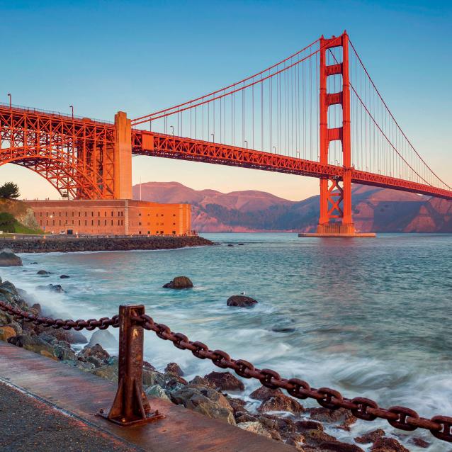 Most Golden Gate (San Francisco, USA) zabezpieczony przed korozją farbami akrylowymi.