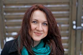 Elżbieta Korolczuk pracuje na Södertörns University w Sztokholmie i zajmuje się analizą ruchów społecznych i społecznymi aspektami nowych technologii reprodukcyjnych w Europie Środkowo-Wschodniej.