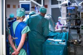 W Polsce kryteria kwalifikacji dawców (porównując np. do USA) są bardzo surowe. Zaledwie jeden kandydat na czterech–pięciu przechodzi przez sito badań.