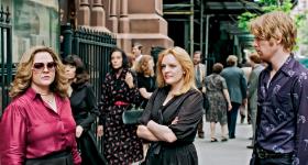 Melissa McCarthy jako Kathy i Elisabeth Moss jako Claire Walsh w „Królowych zbrodni”.