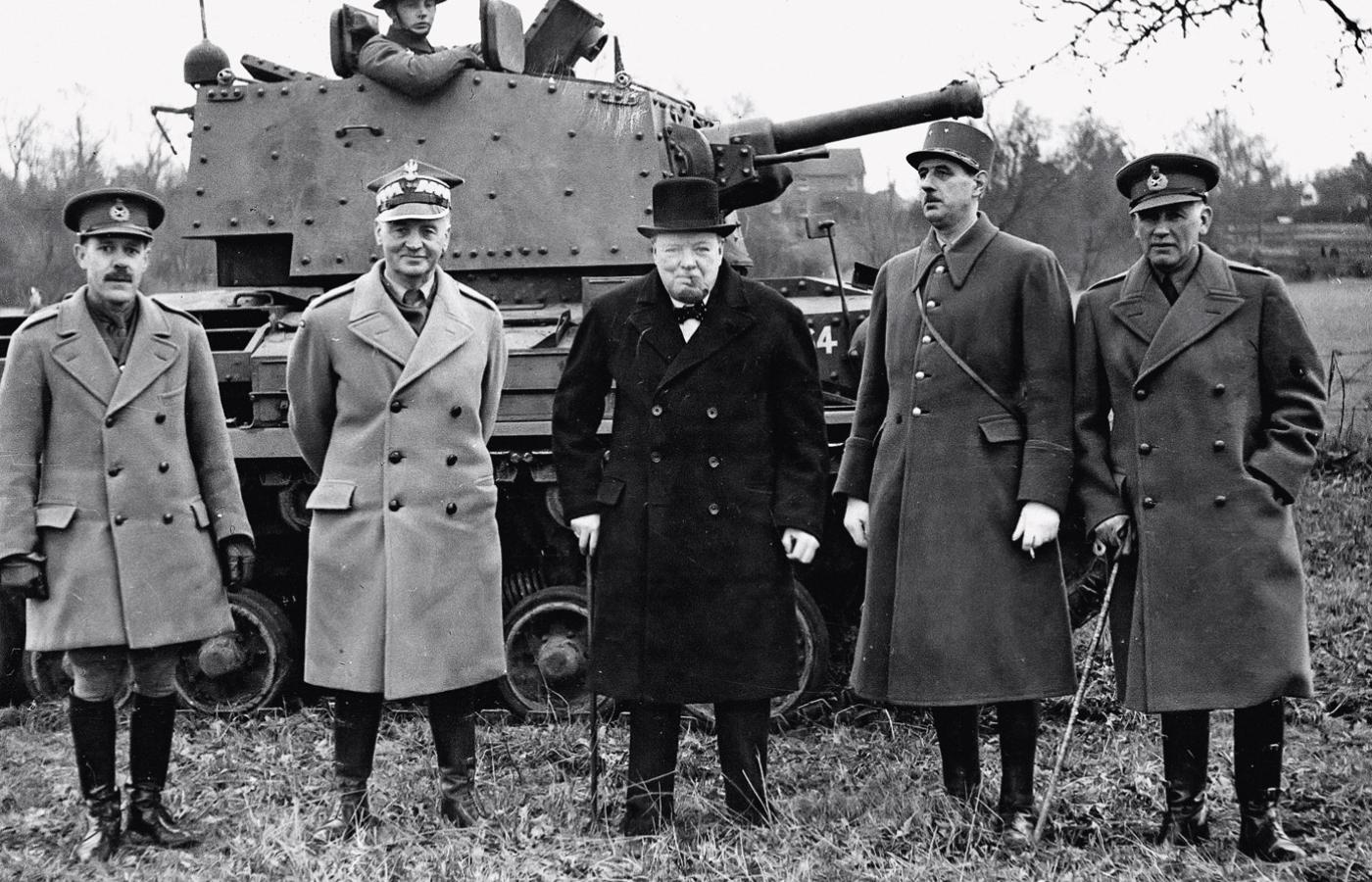 Jeszcze w 1941 r. Churchill fotografował się z generałem Sikorskim (pierwszy z lewej) i generałem de Gaullem.