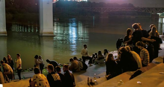 Schody pod mostem Świętokrzyskim