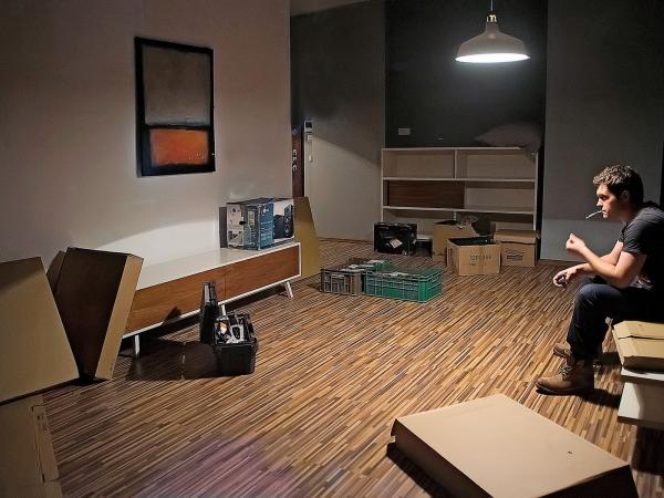 Tomasz Schuchardt jako chłopak z gorszej strony ekonomicznego muru